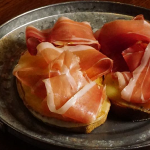 BRUSCHETTA CON PROVOLA AFFUMICATA